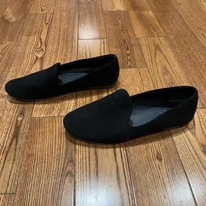 Black ballet flats